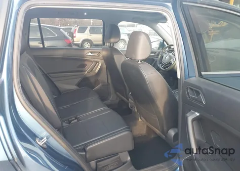 2020 Volkswagen Tiguan 2.0T Se/2.0T Se R-Line Black/2.0T Sel z USA, uszkodzony, nr VIN 3VV2B7AX9LM077430